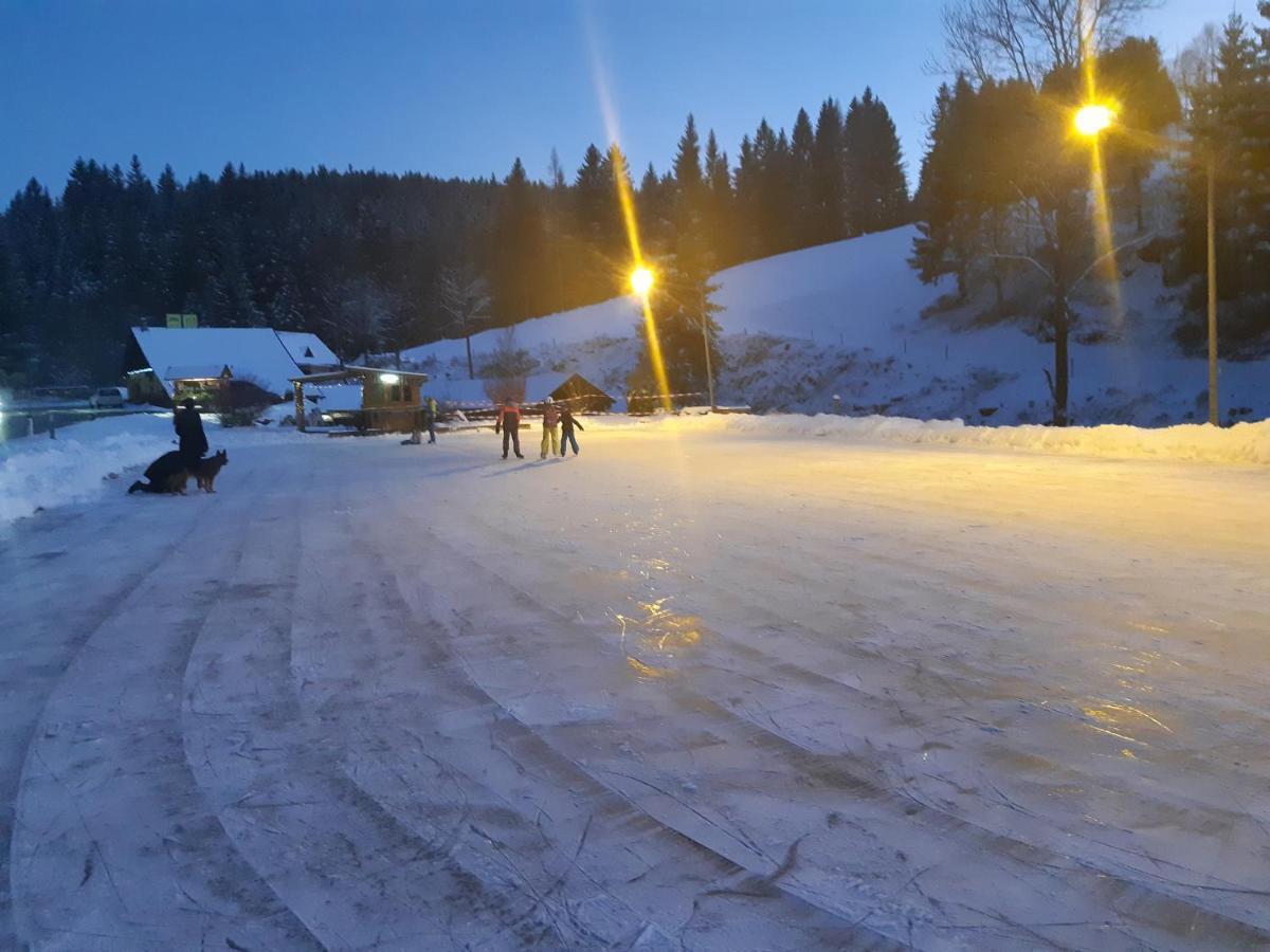 Gasthof Klug Zum Ehrensepp Modriach Eksteriør billede