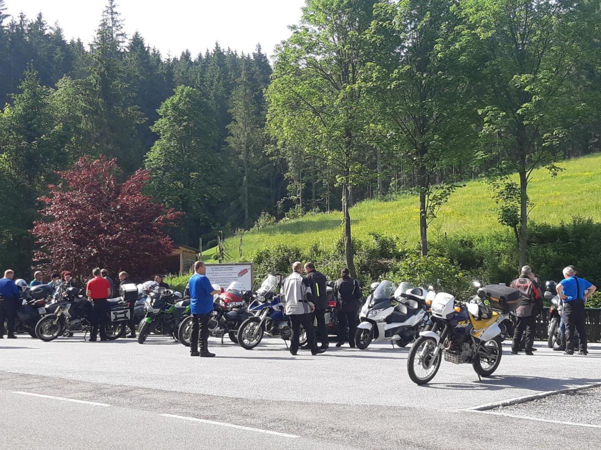 Gasthof Klug Zum Ehrensepp Modriach Eksteriør billede